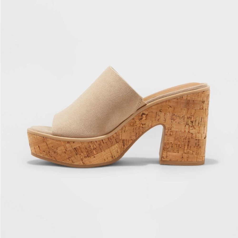 Women's Nessa Platform Mule Heels -
Universal Thread™ Taupe nwt - Picture 2 of 5